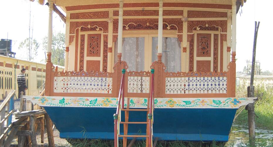 Qutub Minar Houseboat, Srinagar 1